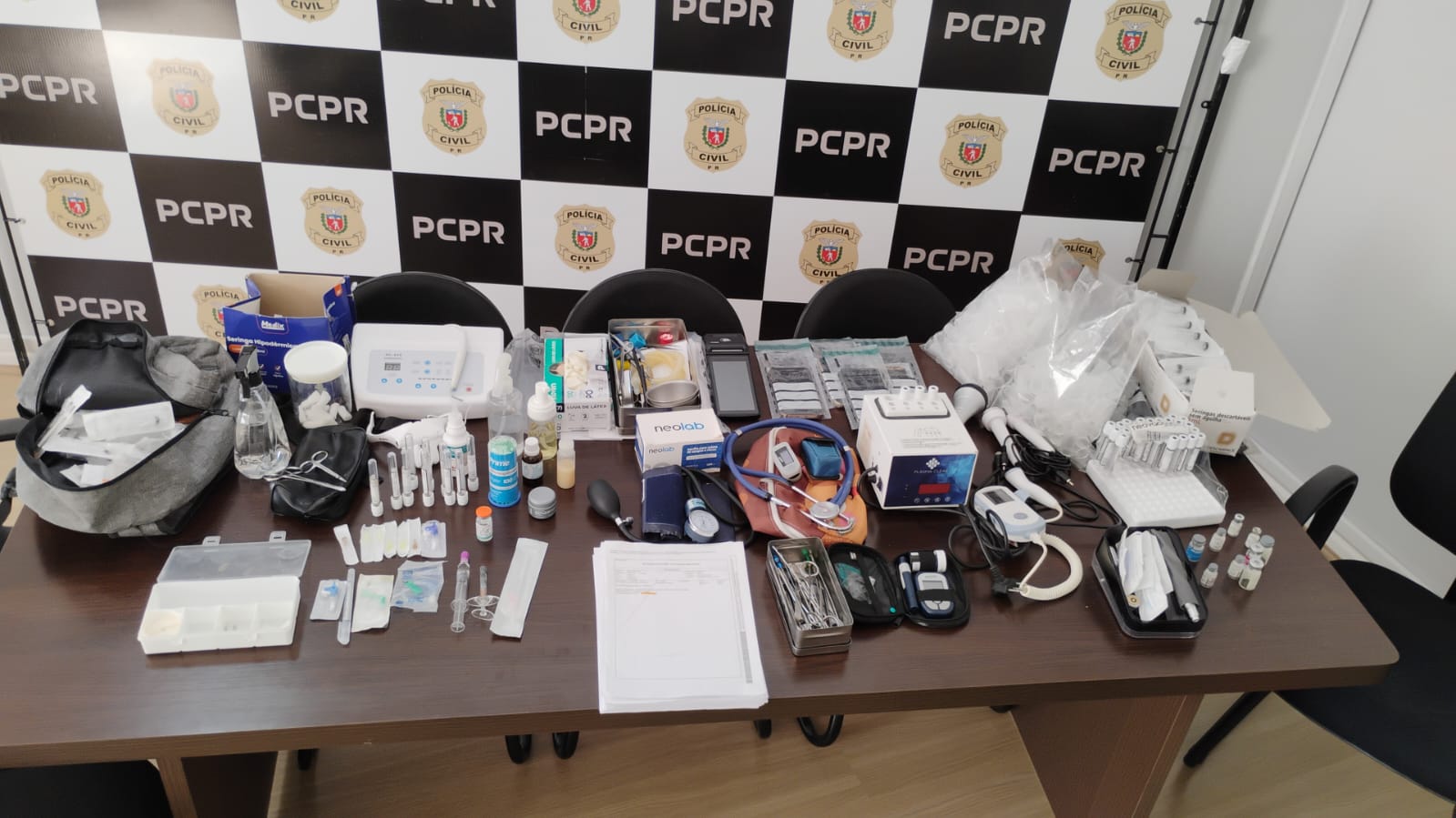 PCPR prende estudante por realizar procedimentos estéticos ilegais em Curitiba