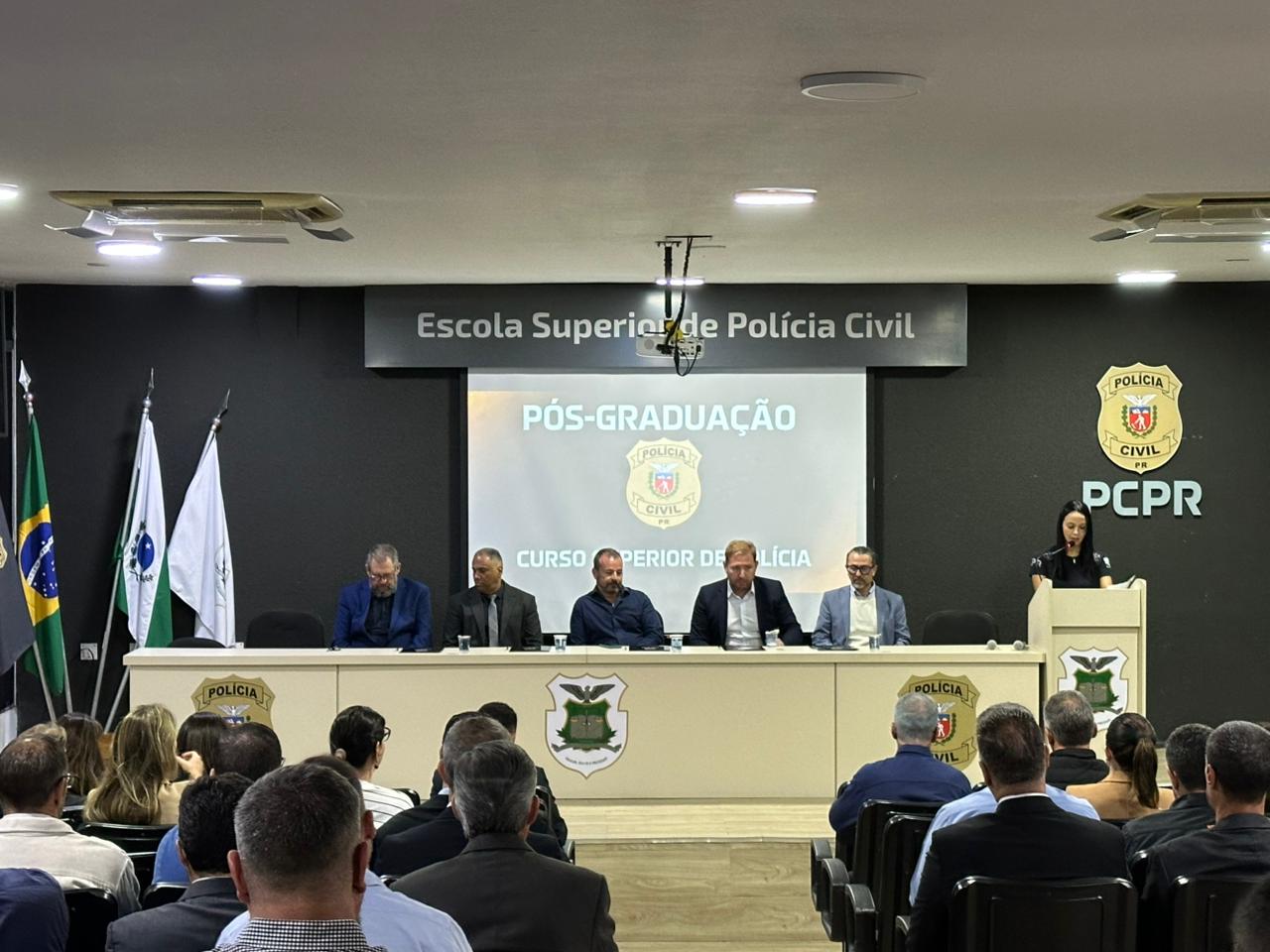 PCPR inicia curso de pós-graduação para 81 delegados em Curitiba