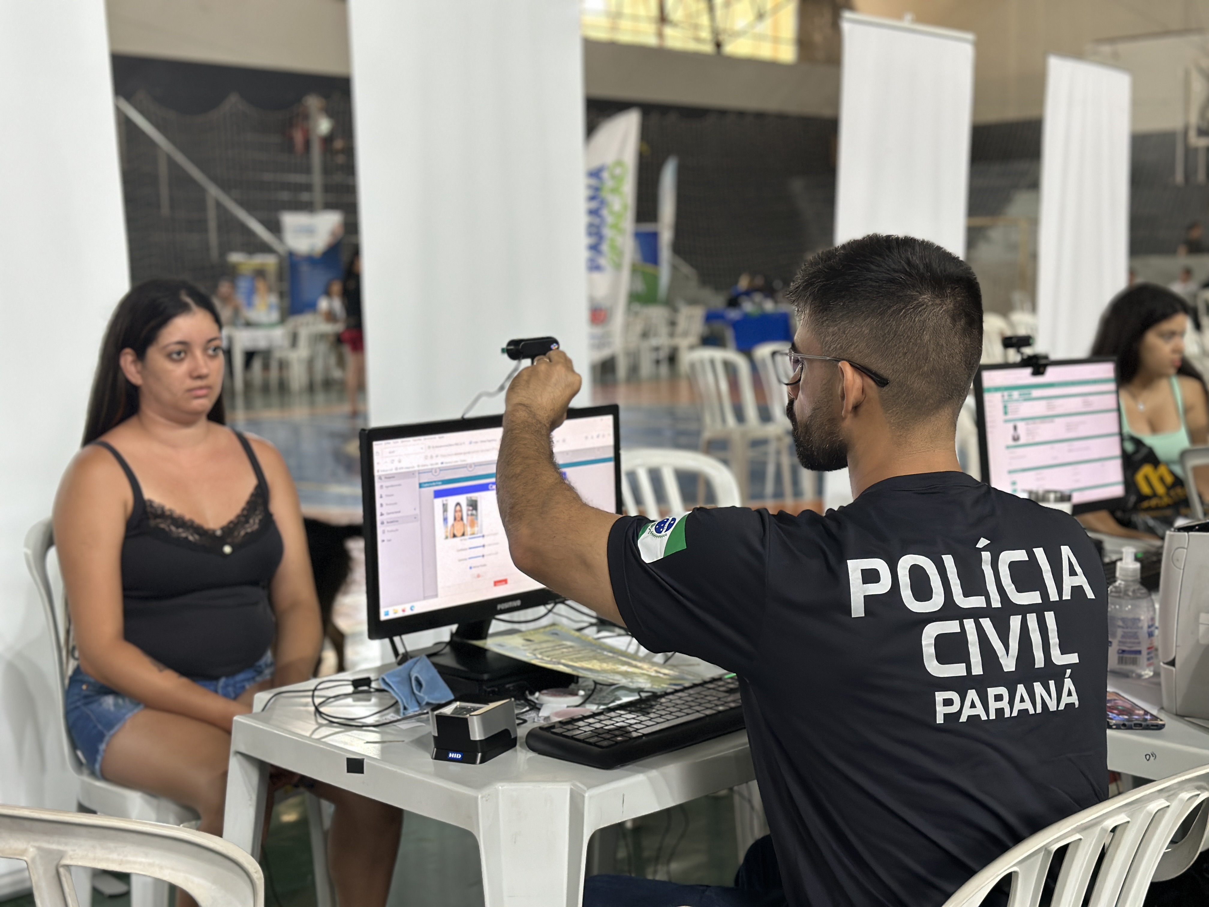 PCPR na Comunidade oferece serviços de polícia Judiciária à população de Primeiro de Maio e Curitiba 