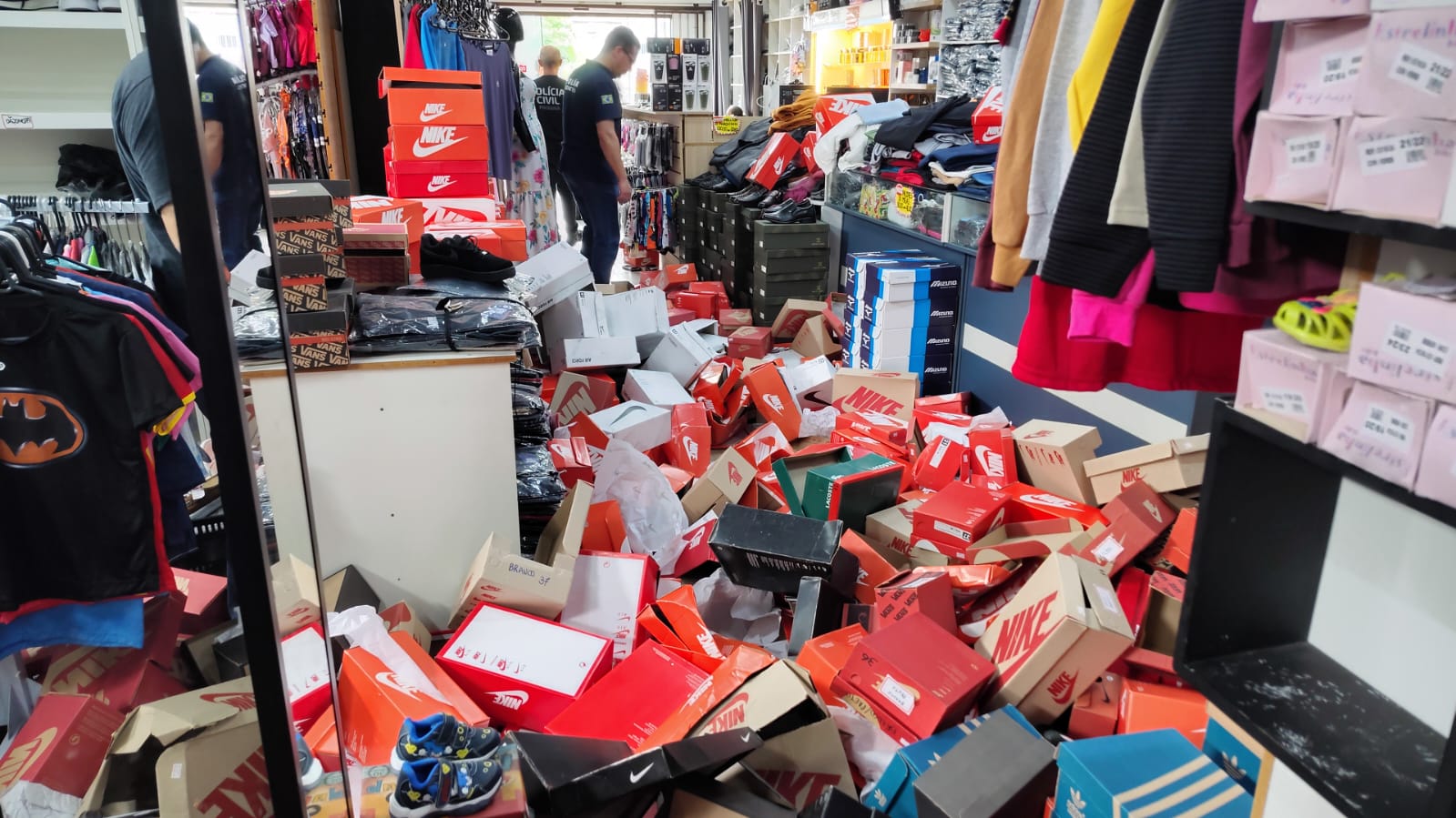 PCPR e PCSC prendem homem e apreendem inúmeros de itens falsificados em Garuva