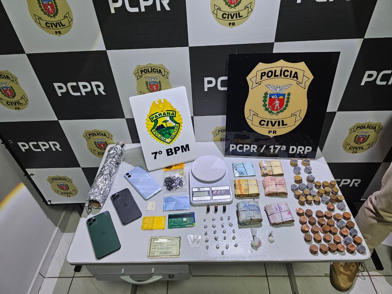 PCPR e PMPR prendem três pessoas e desarticulam ponto de venda de drogas em Tapejara
