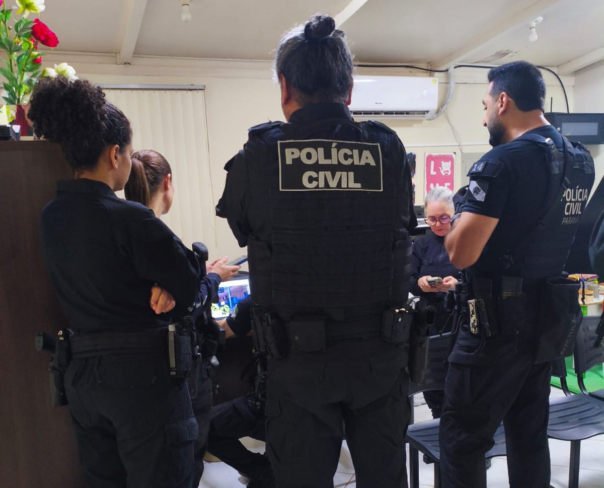 Título PCPR prende homem por estupro de vulnerável e favorecimento à prostituição de adolescentes em Foz do Iguaçu