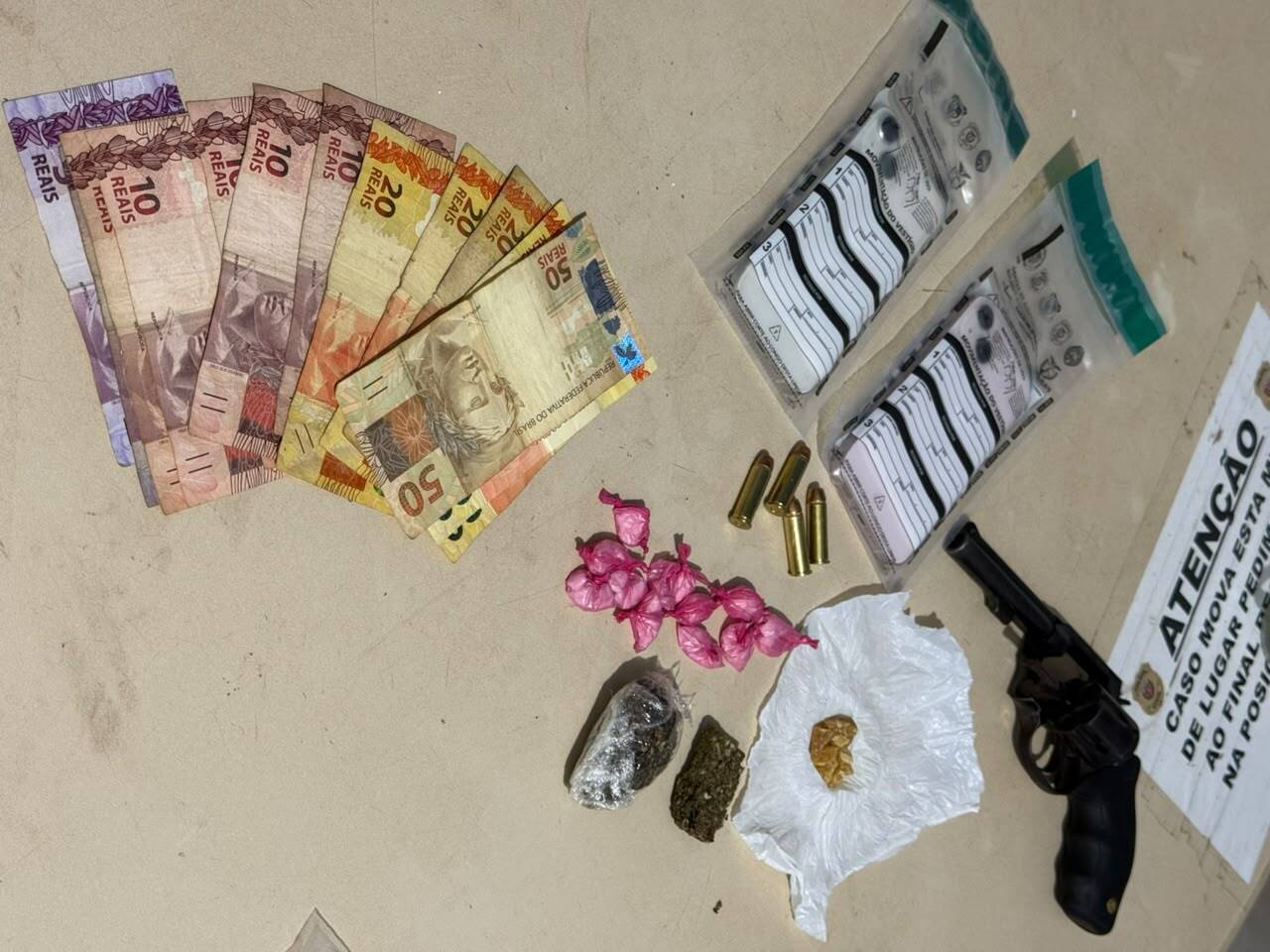 PCPR prende mulher por tráfico de drogas e apreende arma com numeração suprimida em Paranavaí 