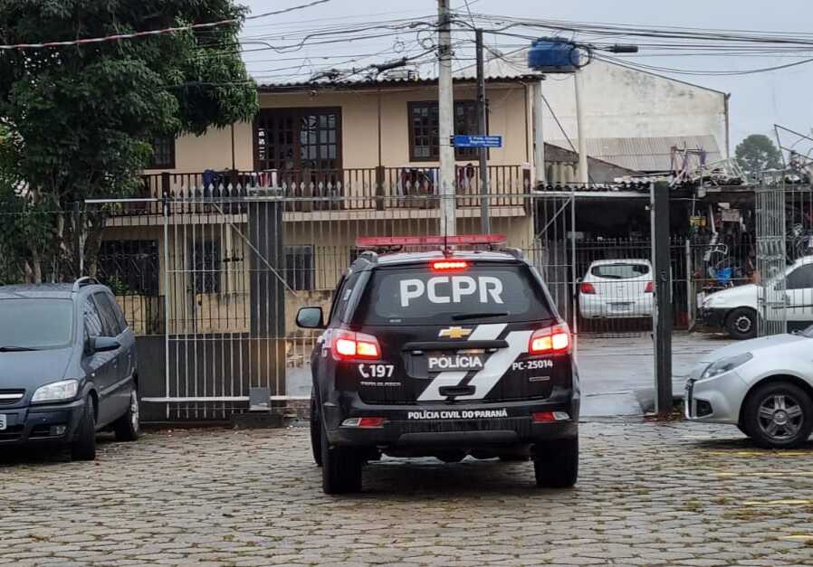 PCPR prende cinco pessoas suspeitas de aplicar golpes de falso financiamento de veículos em Curitiba
