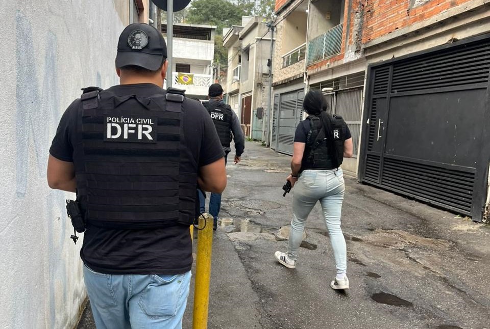 PCPR prende dois suspeitos de integrar grupo especializado em furtos a apartamentos de luxo