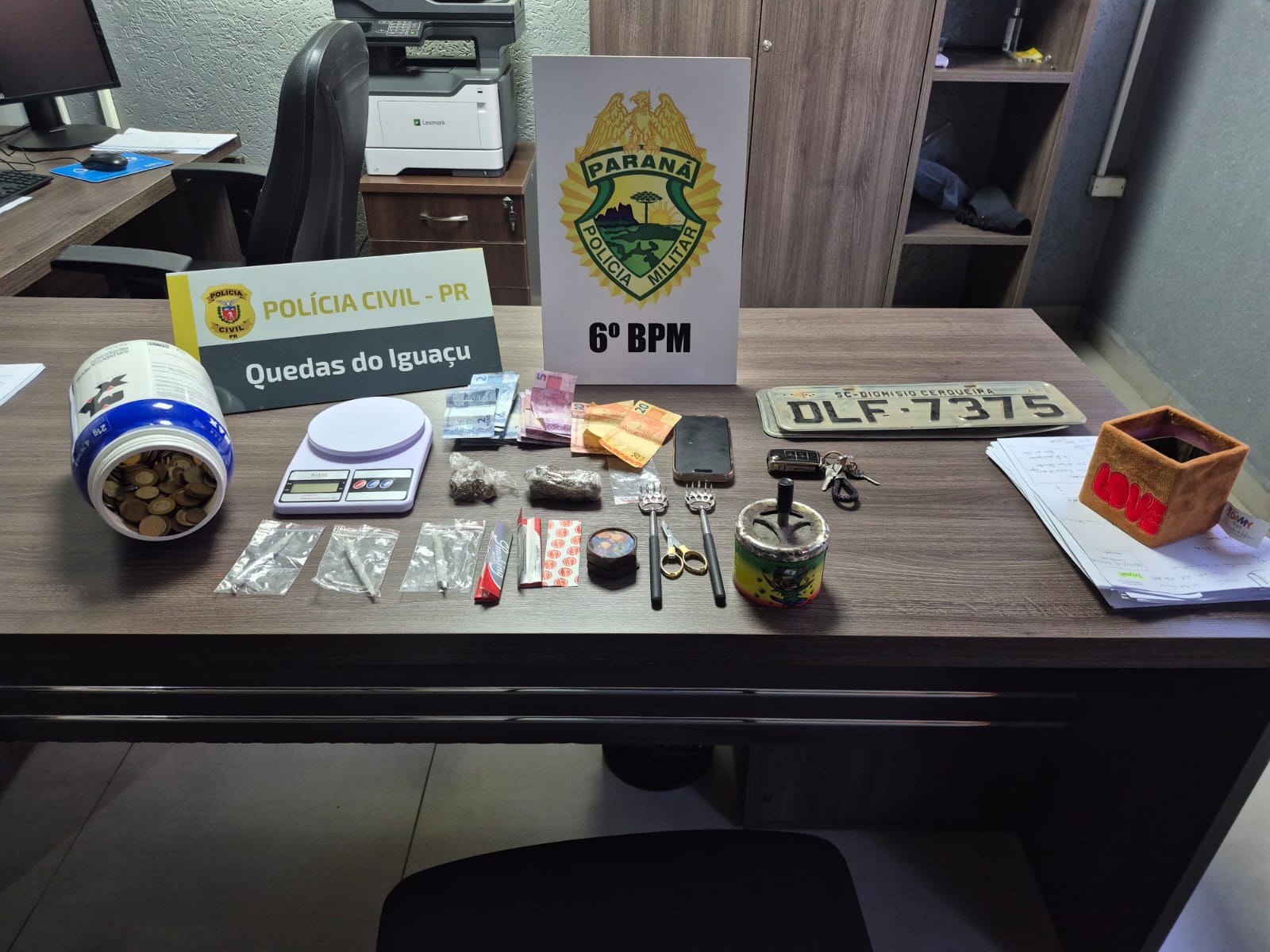 PCPR e PMPR prendem um casal por tráfico de drogas em Quedas do Iguaçu