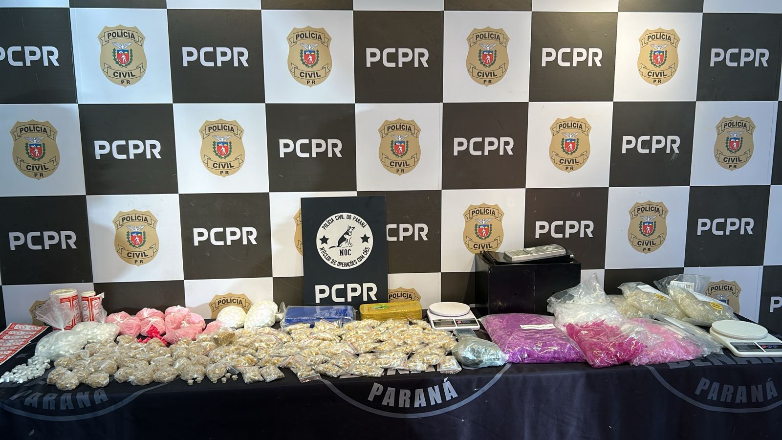 PCPR prende 4 suspeitos de integrar rede de tráfico no bairro Fazendinha, em Curitiba