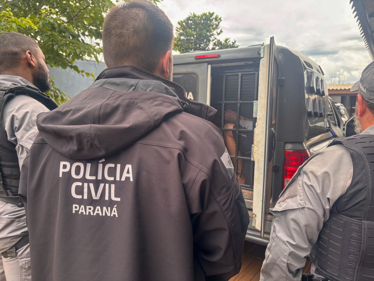 Forças de segurança prendem três pessoas em operação contra o tráfico em Cantagalo
