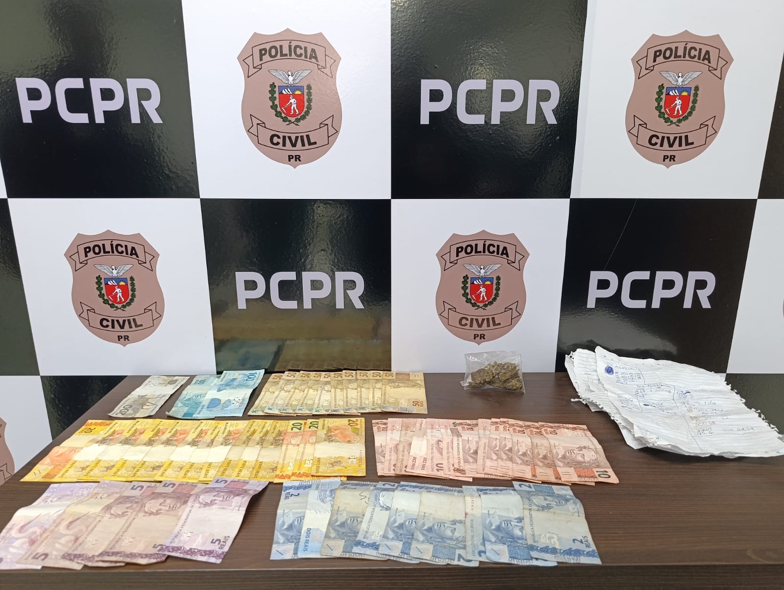 PCPR prende três homens durante operação contra grupo suspeito de impor “tribunal do crime” em Campo Magro