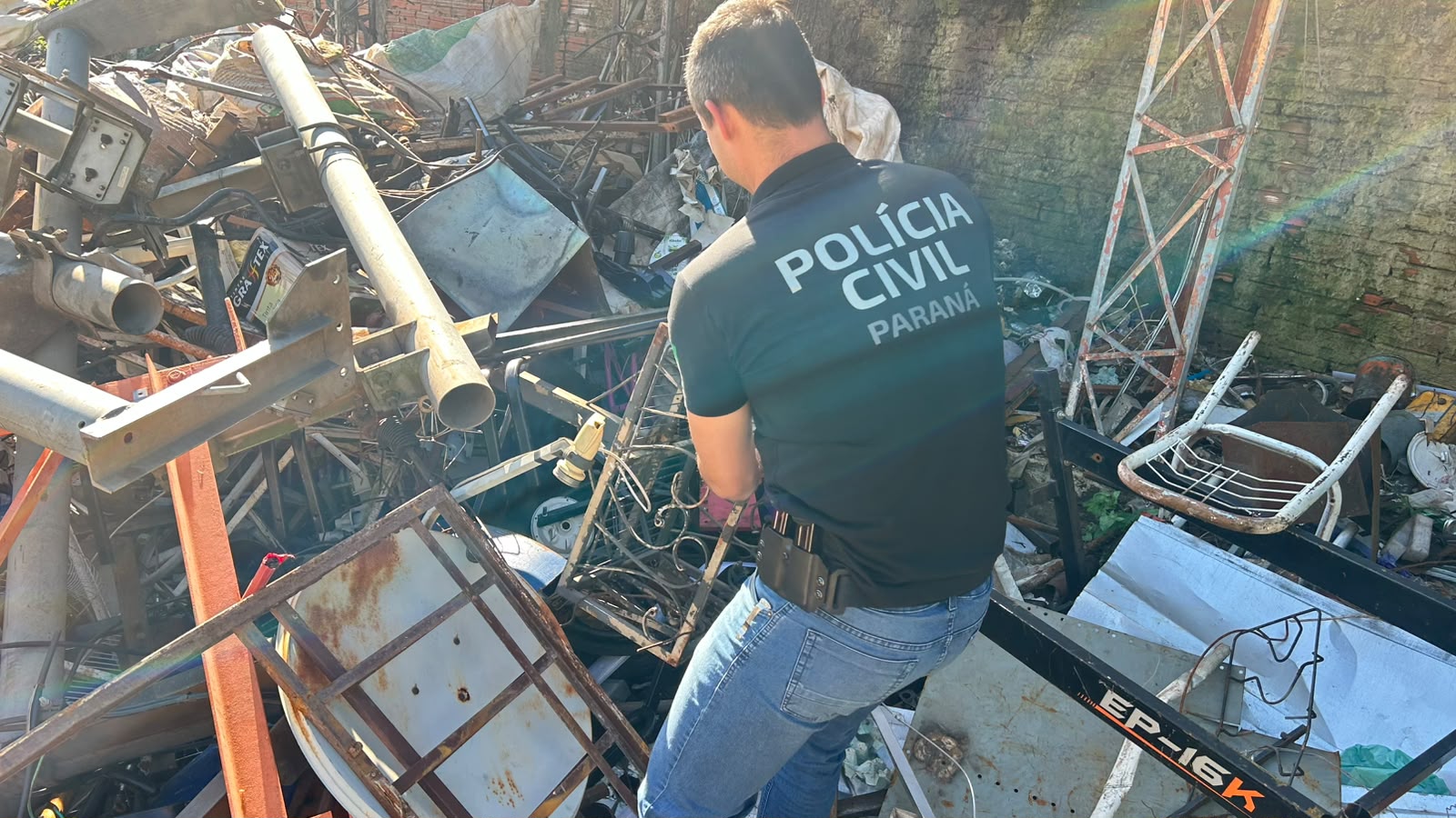 PCPR prende proprietário de ferro-velho por receptação de lixeiras furtadas em Cornélio Procópio