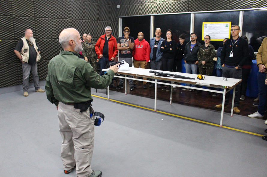 PCPR orienta profissionais da imprensa para trabalho em área de conflito armado.