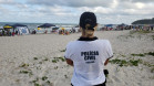 Policial civil trabalhando no litoral