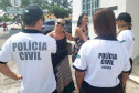 Policiais civis são cumprimentados por veranistas