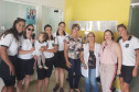 Policiais civis e professores posando para foto
