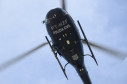 Helicóptero da polícia civil em voo