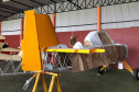 Peças de avião apreendidas, no interior de um hangar