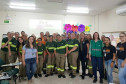 Grupo de mulheres juntas, posando para foto