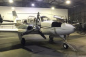 Aeronave em hangar