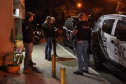 Vários policiais civis em momento de saída para cumprimento de busca.