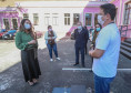 Primeira-dama conversando com o coordenador projeto Unidos Conseguimos