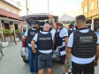 Policiais realizando a operação