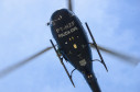 Helicóptero da polícia civil em voo