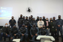 Palestrantes e integrantes da guarda municipal posando para foto