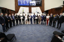 Policiais civis e deputados aparecem em foto