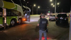 Policial civil aparece próximo a ônibus durante operação de fiscalização