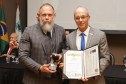 Governador comemora avanços na segurança pública em entrega de homenagens da Polícia Civil
