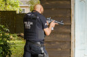 PCPR e PMPR prendem dois homens por posse irregular de arma de fogo em Congonhinhas