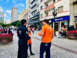 PCPR realiza ação em alusão ao Maio Laranja na rua XV de Novembro, em Curitiba