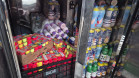 PCPR prende homem em flagrante por venda de alimentos vencidos e arrecadados sob falso pretexto de doação em Curitiba