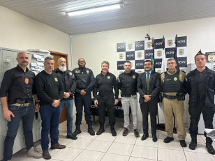 PCPR homenageia policiais civis por 10 e 20 anos de serviço em Ponta Grossa