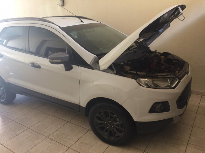 Veículo apreendido durante ocorrência policial no Paraná