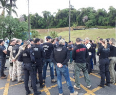 Policiais fazem reunião de trabalho para operação em Paranaguá