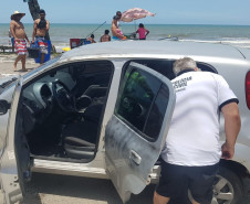 Perícia realizada no veículo o qual os objetos furtados foram encontradados