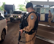 Policial militar em ação na Costa Oeste 
