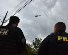 Policial civil e rodoviário durante operações