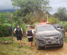 Policiais civis cumprem mandado de prisão e de busca e apreensão em Guaratuba