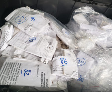 Vários pacotes de drogas embaladas