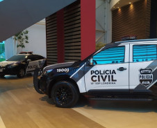 Viatura da PCPR em exposição no shopping 