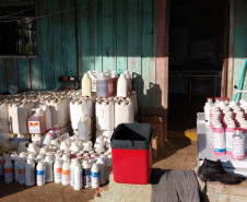 Em frente à casa, produtos recuperados foram agrupados