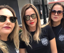Três mulheres policiais civis posando para foto