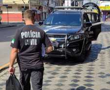 policial e viatura