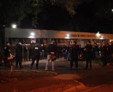 Equipe de policiais civis reunida antes da operação 