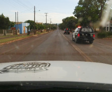 Viaturas da polícia civil em trânsito