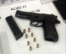 Pistola apreendida na ação
