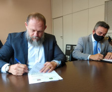 Delegado-geral e superintendente da CGU no momento da assinatura