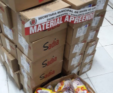 Diversas caixas com produtos vencidos